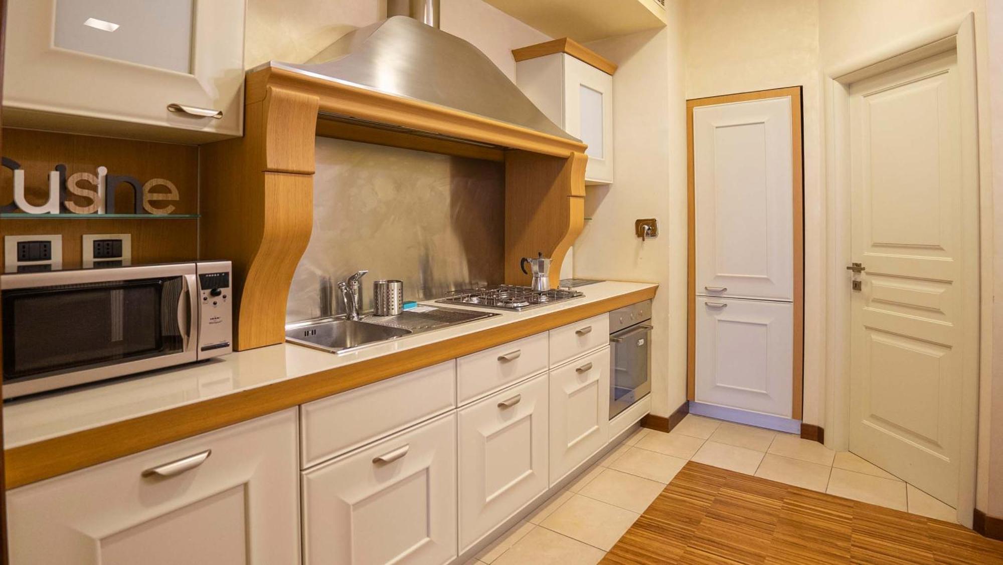 Piazza Venezia Charming Apartments With View Рим Екстериор снимка